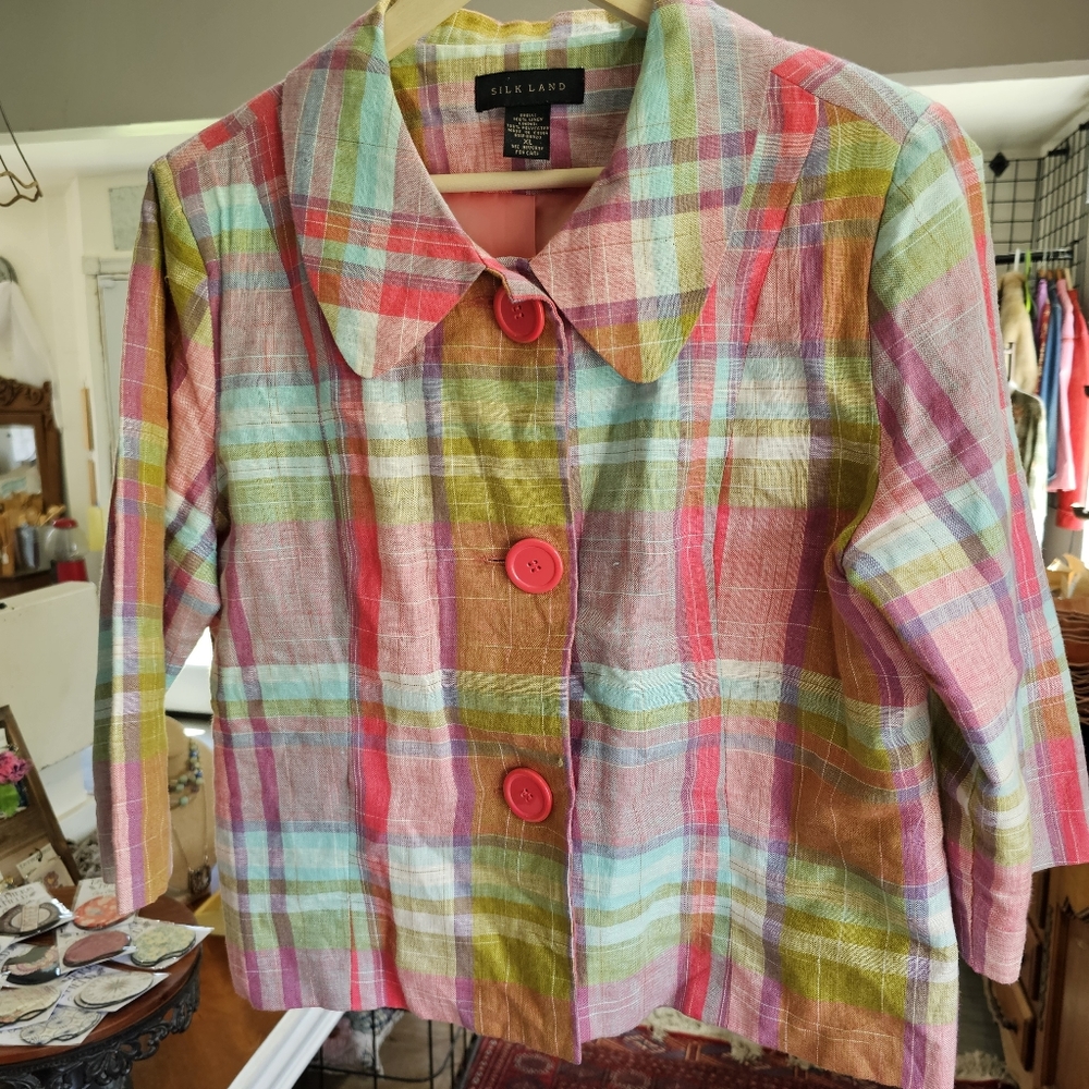 Silk Land linen Crop Blazer with 3/4sleeves and oversized buttons.